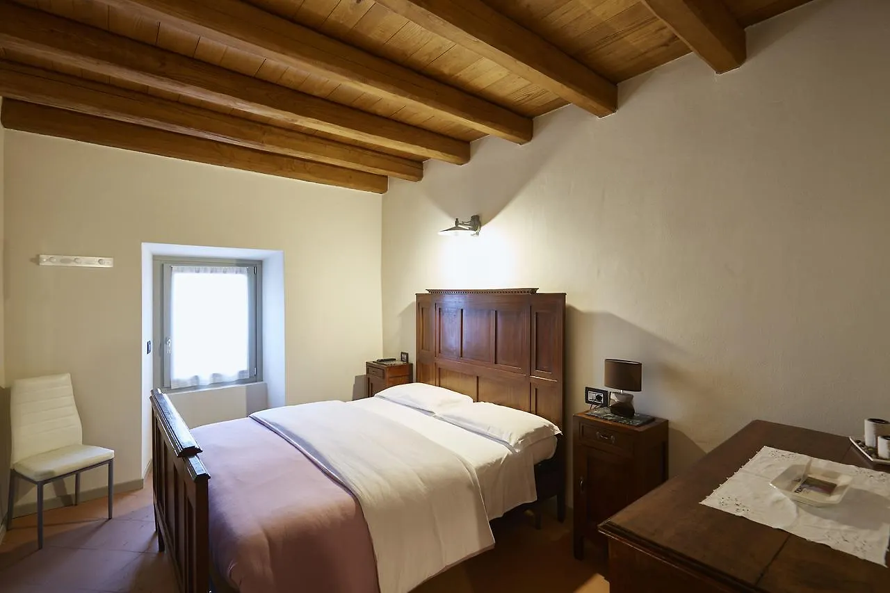 Bed and Breakfast Palazzo Eleonora Monasterolo del Castello 0*,  Italien