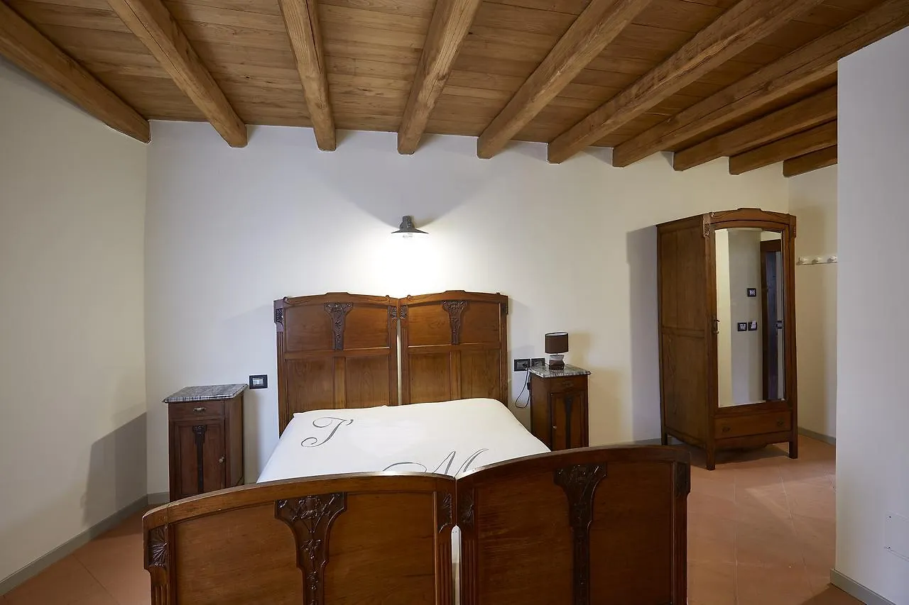 Bed and Breakfast Palazzo Eleonora Monasterolo del Castello 0*,  Italien