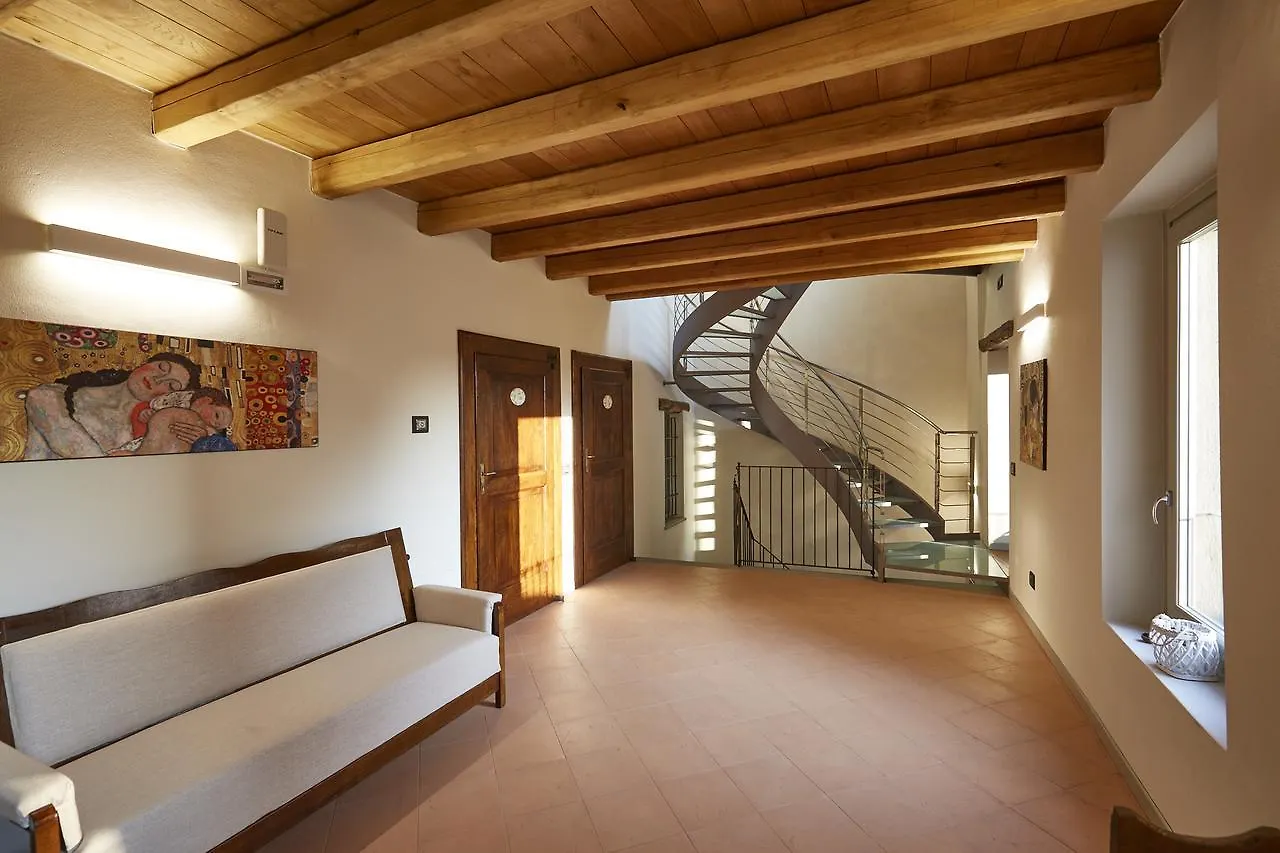 Bed and Breakfast Palazzo Eleonora Monasterolo del Castello Frühstückspension